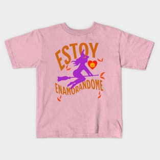 La Bruja se enamora en Halloween Kids T-Shirt